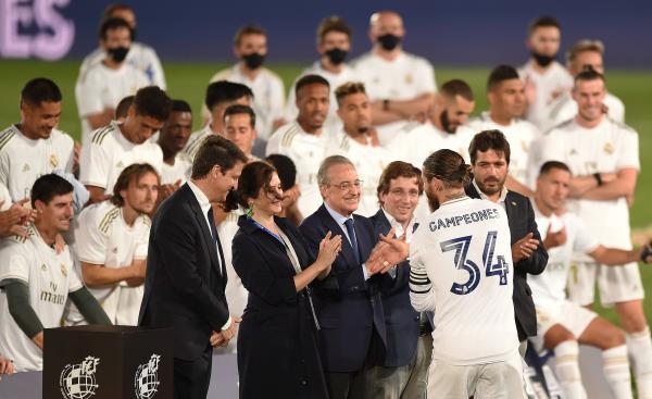 阿贾克斯发布备战花絮;今晚内部沟通;欧超杯任务艰巨;球队文化再被提及的简单介绍 阿贾克斯发布备战花絮;今晚内部沟通;欧超杯任务艰巨;球队文化再被提及的简单介绍